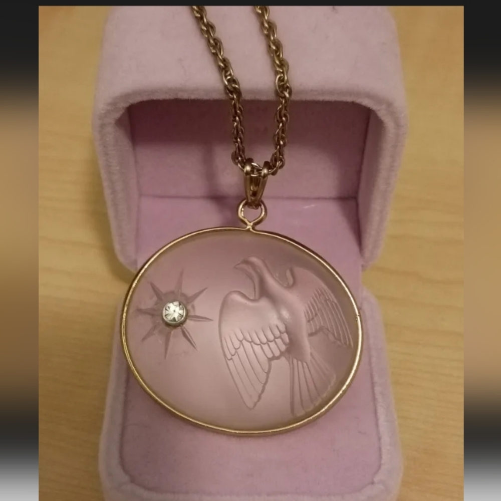 Vtg Nina Ricci "L'Air du Temps" Frosted Glass Dove Pendant necklace